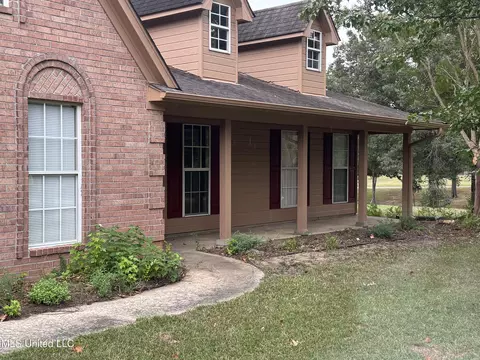 Exterior - 350 Carrington Ct, Hernando, MS 38632 photo 2 of 4
