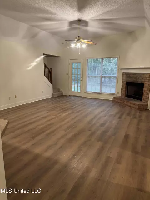 Living - 350 Carrington Ct, Hernando, MS 38632 photo 1 of 2