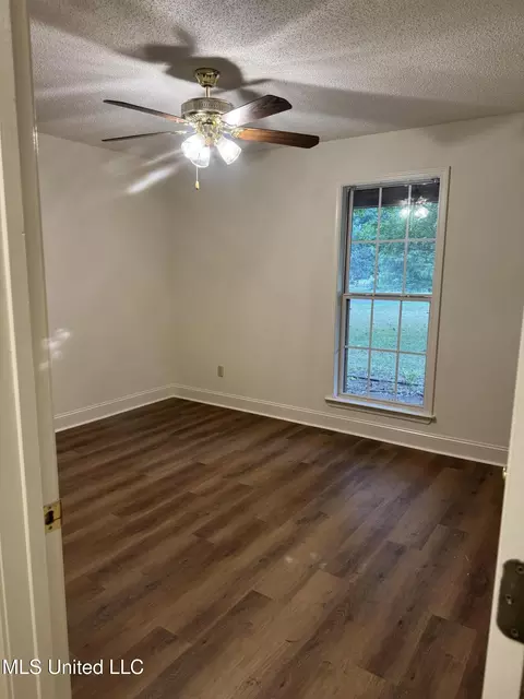 Bedroom - 350 Carrington Ct, Hernando, MS 38632 photo 2 of 3