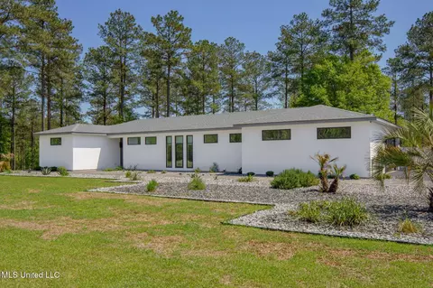 227 Jo Ann Dr, Sumrall, MS 39482
