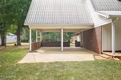 2134 Crenshaw Rd, Lucedale, MS 39452 photo 5