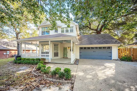 2808 Hickory Ln, Ocean Springs, MS 39564