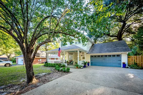 2808 Hickory Ln, Ocean Springs, MS 39564