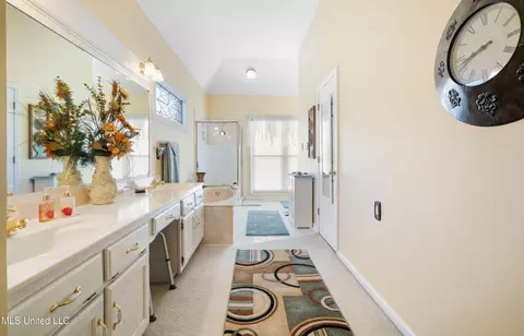Entry Way - 457 Fairway Oaks Dr, Hernando, MS 38632 photo 3 of 5