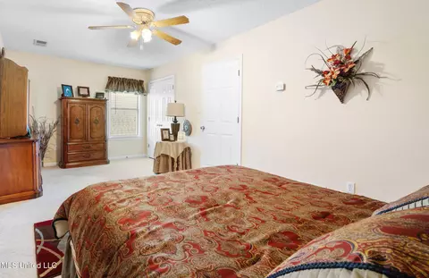 Bedroom - 457 Fairway Oaks Dr, Hernando, MS 38632 photo 4 of 4