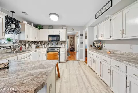 Kitchen - 457 Fairway Oaks Dr, Hernando, MS 38632 photo 1 of 1