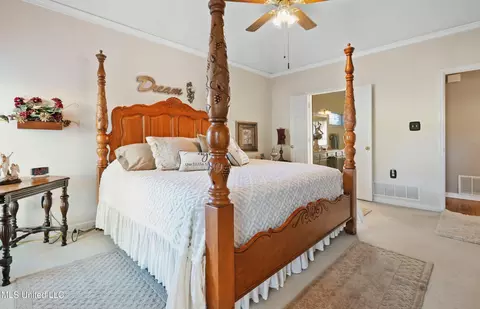 Bedroom - 457 Fairway Oaks Dr, Hernando, MS 38632 photo 2 of 4