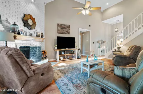 Living - 457 Fairway Oaks Dr, Hernando, MS 38632 photo 1 of 1