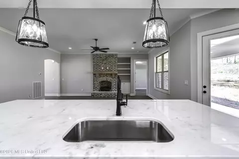 Kitchen - 621 Cobalt Way, Brandon, MS 39042 photo 2 of 4