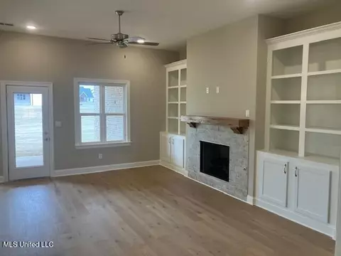 Living - 1789 Caribe Dr, Nesbit, MS 38651 photo 1 of 3