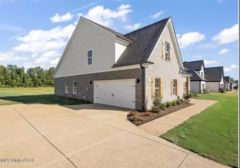 Exterior - 696 Wells Dr, Hernando, MS 38632 photo 3 of 4