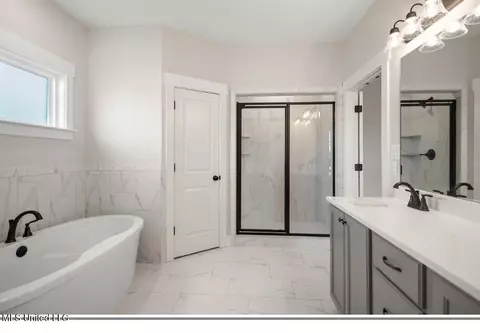 Bath - 696 Wells Dr, Hernando, MS 38632 photo 2 of 3