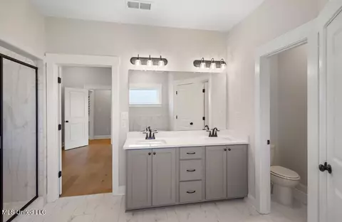 Bath - 696 Wells Dr, Hernando, MS 38632 photo 3 of 3