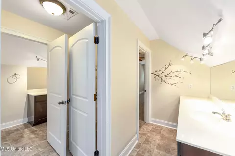 Entry Way - 875 Mccravy Rd, Hickory Flat, MS 38633 photo 5 of 5