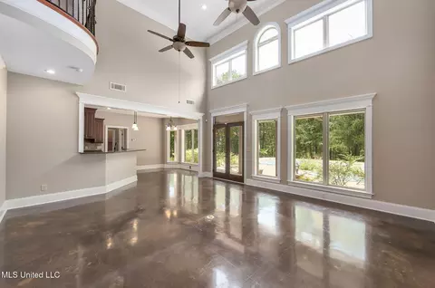 Living - 875 Mccravy Rd, Hickory Flat, MS 38633 photo 3 of 4