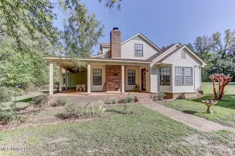 276 E Sweetwater Rd, Byhalia, MS 38611