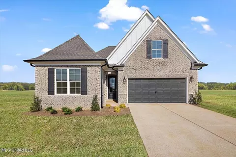 916 Coahoma Ct, Nesbit, MS 38651
