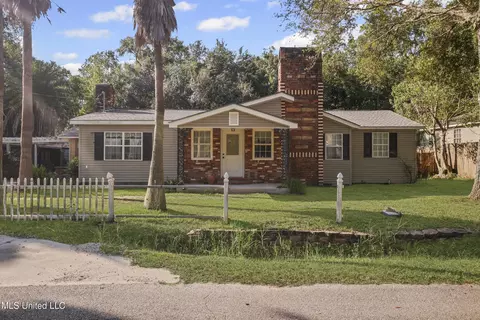 6075 E Adams St, Bay Saint Louis, MS 39520
