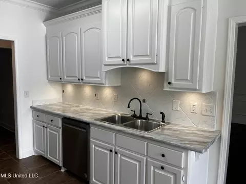 Kitchen - 403 Roxbury Pl, Florence, MS 39073 photo 3 of 4