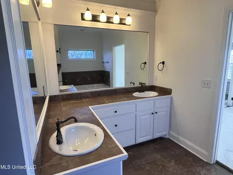 Bath - 403 Roxbury Pl, Florence, MS 39073 photo 3 of 9