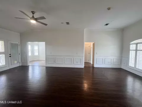 Living - 403 Roxbury Pl, Florence, MS 39073 photo 4 of 5