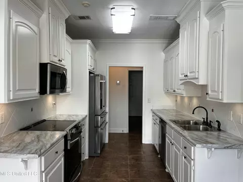 Kitchen - 403 Roxbury Pl, Florence, MS 39073 photo 1 of 4