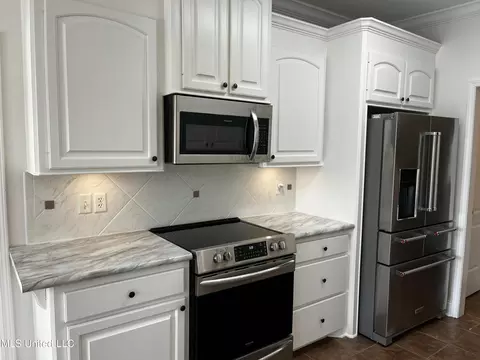 Kitchen - 403 Roxbury Pl, Florence, MS 39073 photo 2 of 4