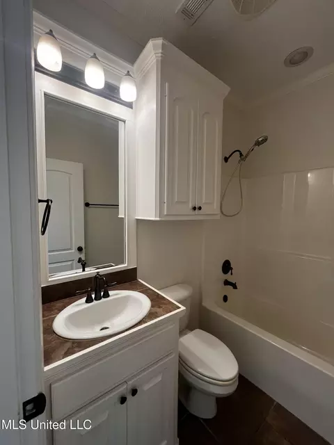 Bath - 403 Roxbury Pl, Florence, MS 39073 photo 9 of 9