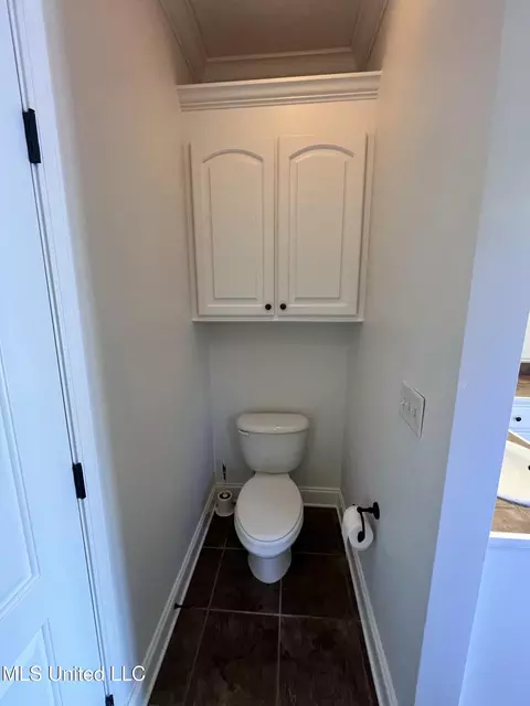Bath - 403 Roxbury Pl, Florence, MS 39073 photo 6 of 9
