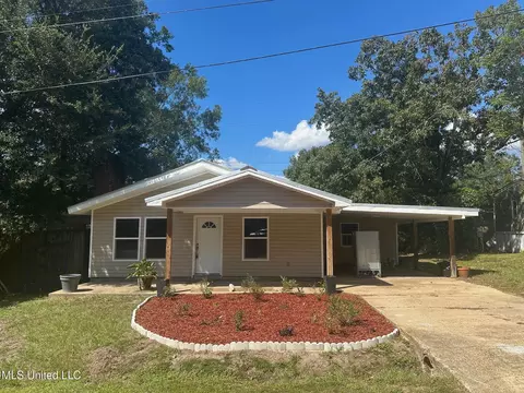 1064 Lilinoe Pl, Diamondhead, MS 39525