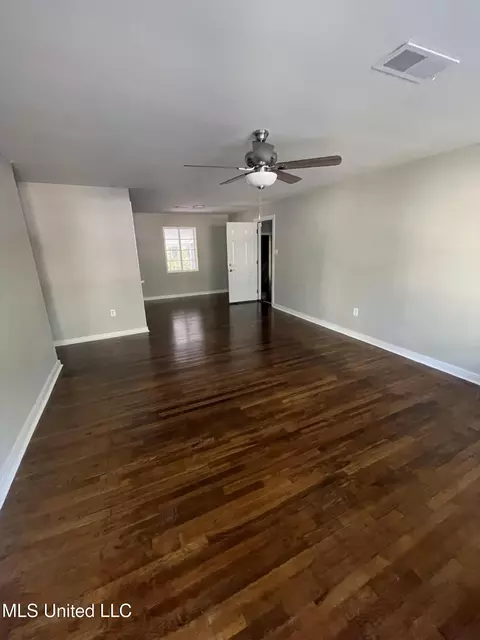 2364 Coronet Pl, Jackson, MS 39204 photo 2