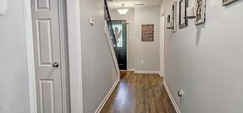 Entry Way - 665 Cedar Grove Cv, Hernando, MS 38632 photo 2 of 2