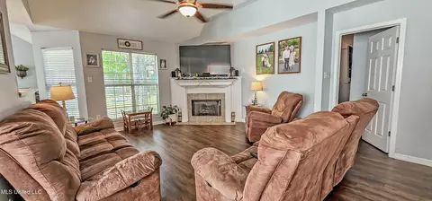 Living - 665 Cedar Grove Cv, Hernando, MS 38632 photo 1 of 3