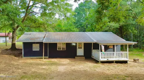 71 Jefferson Ave, Bassfield, MS 39421