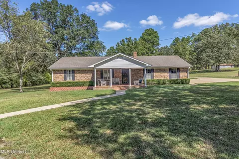 73 Chrestman Ln, Byhalia, MS 38611