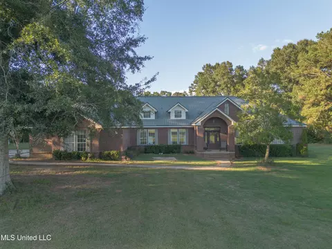 121 Barlow Ln, Poplarville, MS 39470