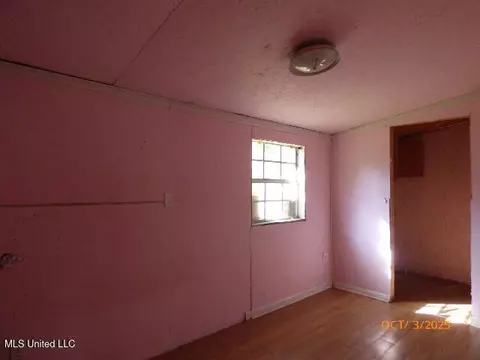 Bedroom - 32 Rose Hill Dr, Natchez, MS 39120 photo 2 of 3