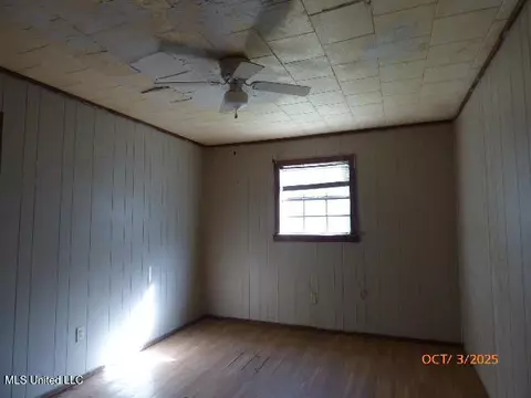 Bedroom - 32 Rose Hill Dr, Natchez, MS 39120 photo 3 of 3
