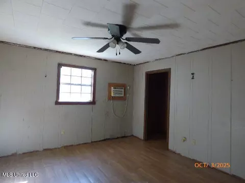Bedroom - 32 Rose Hill Dr, Natchez, MS 39120 photo 1 of 3