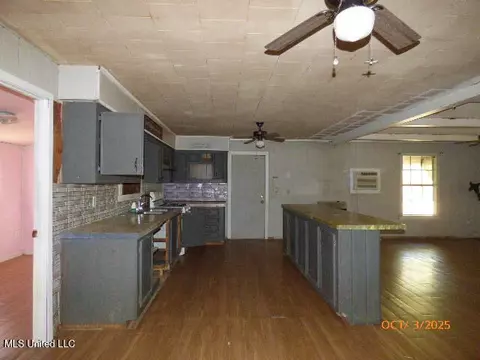 Kitchen - 32 Rose Hill Dr, Natchez, MS 39120 photo 1 of 1