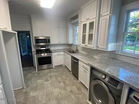 Kitchen - 4132 Council Cir, Jackson, MS 39206 photo 1 of 1