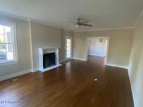 Living - 4132 Council Cir, Jackson, MS 39206 photo 3 of 4