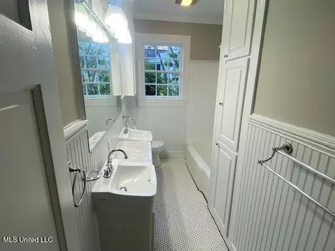 Bath - 4132 Council Cir, Jackson, MS 39206 photo 2 of 3