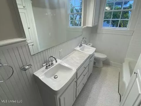 Bath - 4132 Council Cir, Jackson, MS 39206 photo 3 of 3