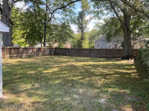 Exterior - 4132 Council Cir, Jackson, MS 39206 photo 3 of 4
