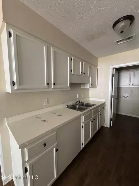 Kitchen - 4271 Cypress Dr, Jackson, MS 39212 photo 2 of 3