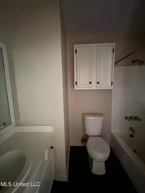 Bath - 4271 Cypress Dr, Jackson, MS 39212 photo 1 of 2