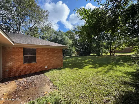 Exterior - 4271 Cypress Dr, Jackson, MS 39212 photo 3 of 4