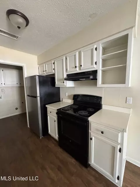 Kitchen - 4271 Cypress Dr, Jackson, MS 39212 photo 3 of 3