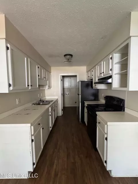 Kitchen - 4271 Cypress Dr, Jackson, MS 39212 photo 1 of 3